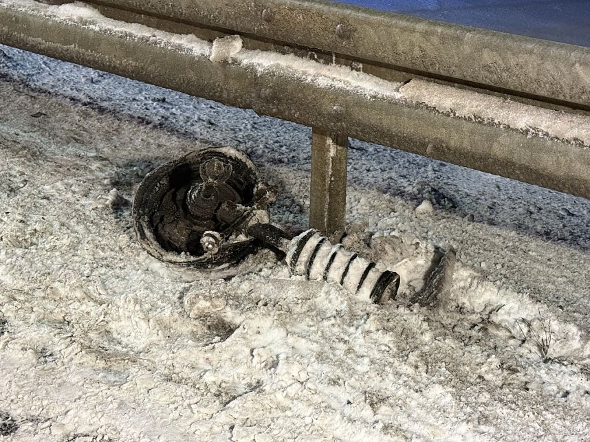 Bei dem Unfall auf der B84 wurden zwei Menschen verletzt. 