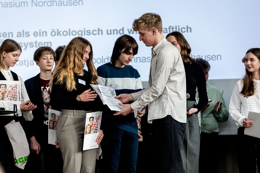 Jugend forscht im Audimax der Hochschule Nordhausen. 