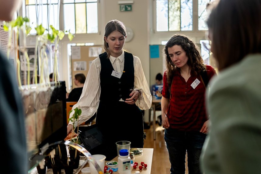 Jugend forscht im Audimax der Hochschule Nordhausen. 