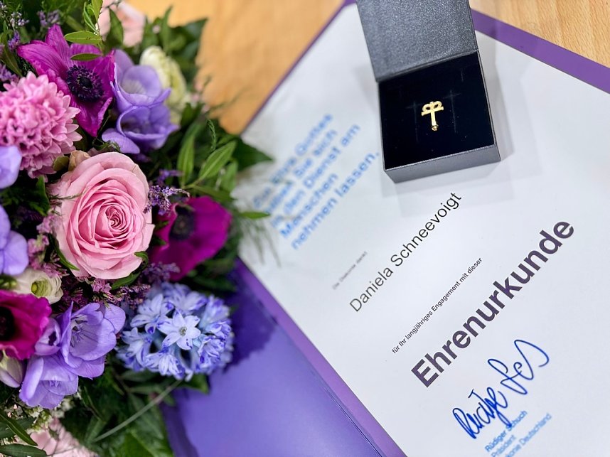Vierzig Jahre im Dienst mit Herz, Hingabe und Menschlichkeit - Ehrung f&uuml;r Daniela Schneevoigt