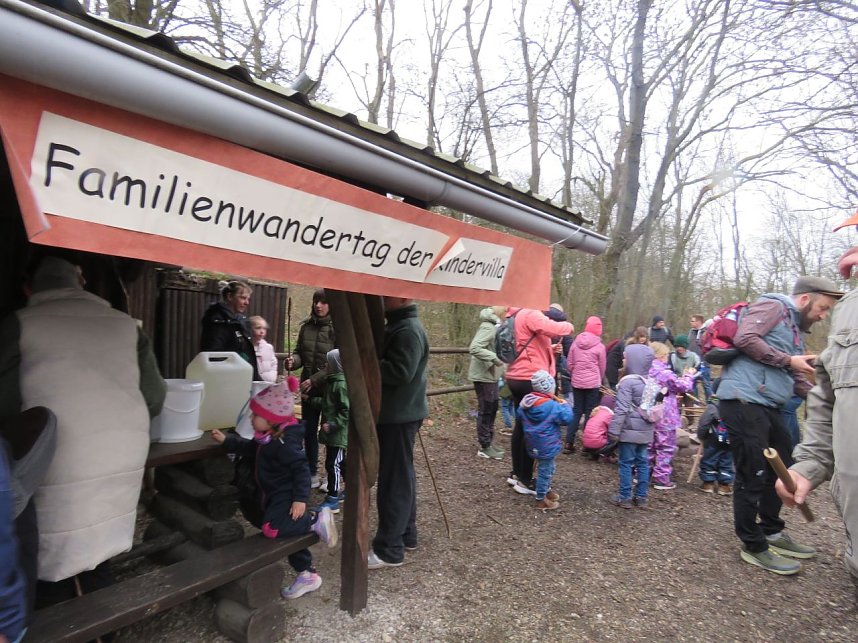 Die M&auml;dchen und Jungen der Kindervilla waren am Wochenende in der Naturparkstation unterwegs..