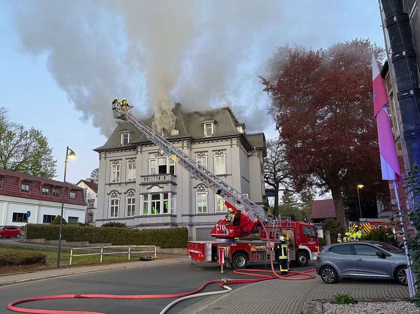 Ein Feuer ist im oberen Geschoss eines Mehrfamilienhauses in Sondershausen ausgebrochen.
