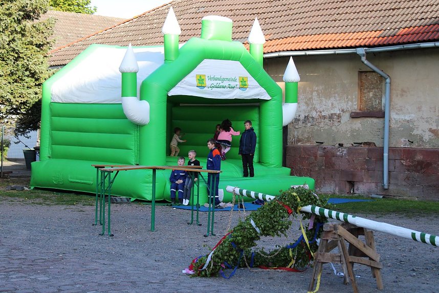 Aufstellung des Maibaums in Kelbra