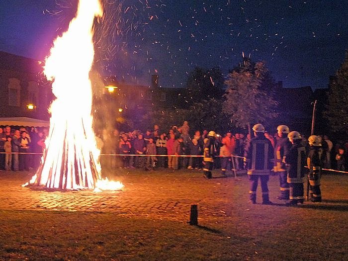 Feuerschau zum Bauernmarkt