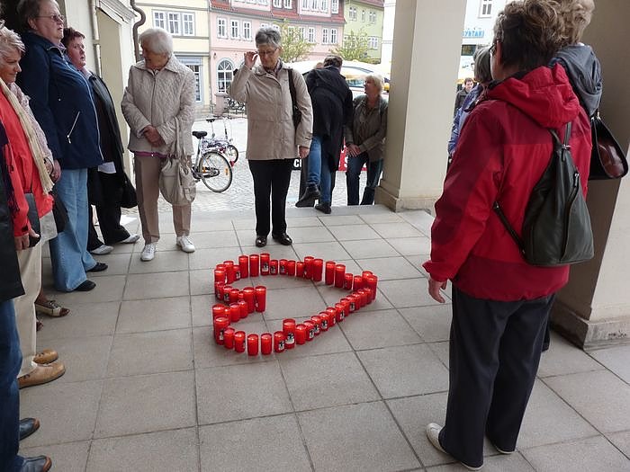 Kerzen entz&uuml;ndet