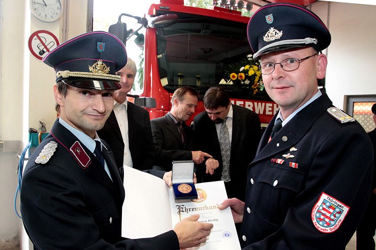 Neues L&ouml;schfahrzeug &uuml;bergeben