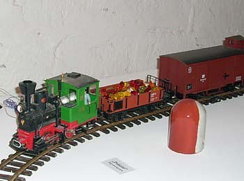 Modelleisenbahn mit Gummib&auml;rchen