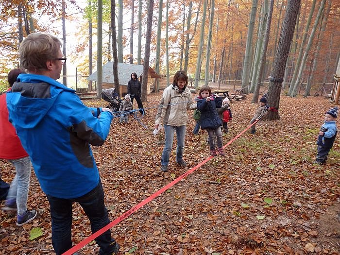 Slackline &uuml;bergeben