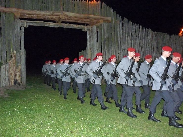 Gel&ouml;bnis im feierlichen Rahmen