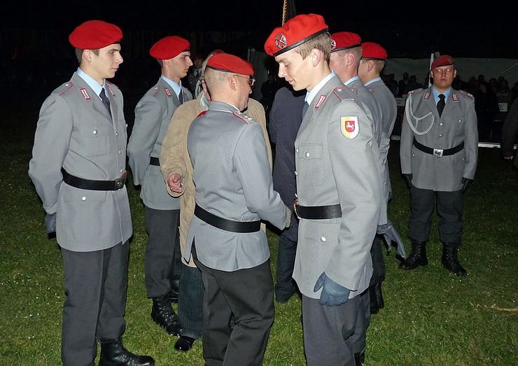 Gel&ouml;bnis im feierlichen Rahmen