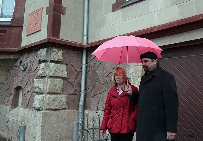 Gedenktafel enth&uuml;llt