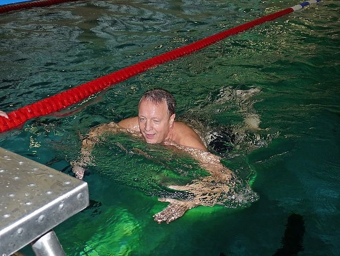 24 Stunden Schwimmen begonnen