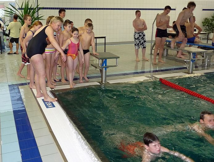 24 Stunden Schwimmen begonnen