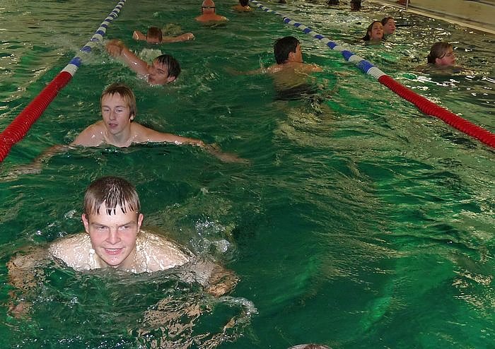 24 Stunden Schwimmen begonnen