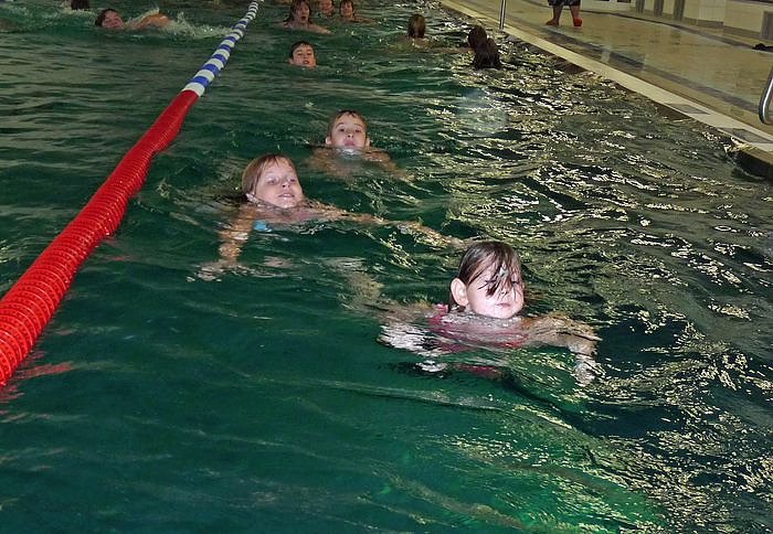 24 Stunden Schwimmen begonnen