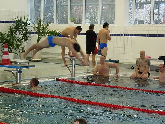 24 Stunden Schwimmen begonnen