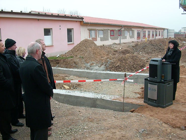 Richtfest Finneck-Stiftung Artern - Gisela van der Heijden bei der Ansprache 