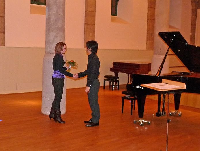 FL&Uuml;GEL UND B&Uuml;HNE NEU