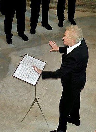 Bild: Taktstock-&Uuml;bergabe im Albert-Fischer-Chor