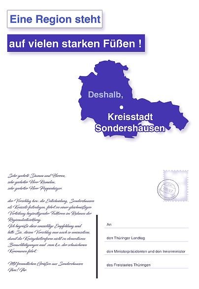 Bild: Postkarten f&uuml;r den Kreisstadtsitz werden &uuml;bergeben